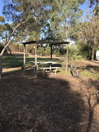 Padthaway Caravan Park Отели в г. Бордертаун