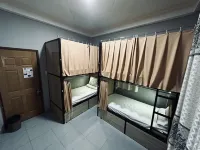 Alleyway Hostel - Adults Only