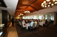 Distinction Te Anau Hotel & Villas - breakfast