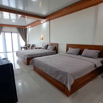 Omah Sundak Homestay Hotels near Kukup Beach