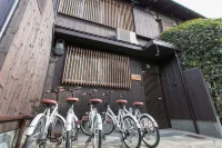 Guest House Kyorakuya Kinkakuji Hotel di Kita