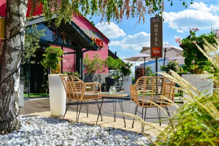 Ibis Mâcon Sud Crêches Отели в г. Жульена