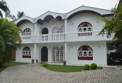New White House Hotel dekat Kaluwamodara Praweni Paththini Dewalaya