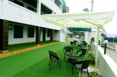 Hotel Kausani Retreat Отели в г. Каусани