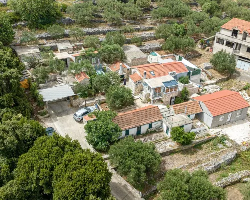 Stone House Blaca Hotele w: Blato