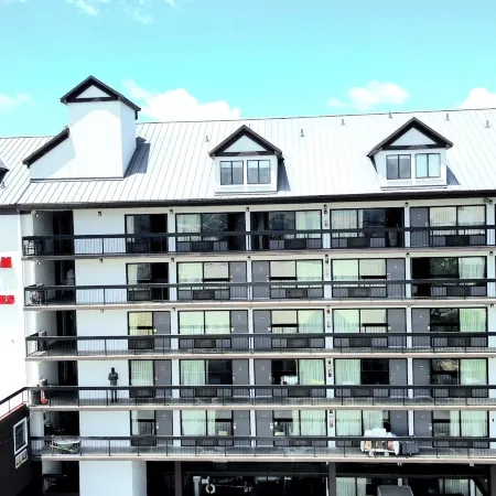Mountain Vista Inn & Suites - Near the Island InPigeon Forge