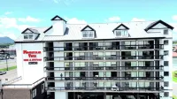 Mountain Vista Inn & Suites - Near the Island InPigeon Forge โรงแรมใกล้Brian Hoffman's Remembering Red - A Tribute to Red Skelton