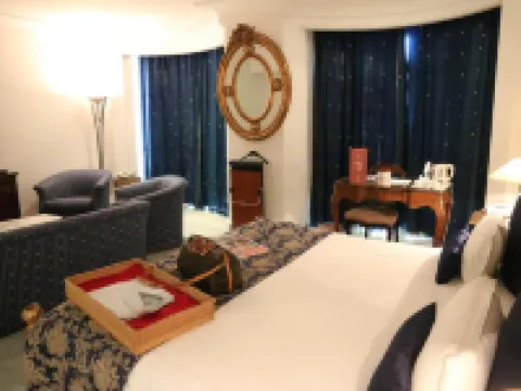 فندق لا ميزون بلانش Hotels near ضفاف البحيرة I