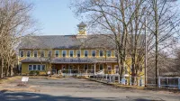 Old Mill Inn Hotels near Mt. Holyoke Summit House