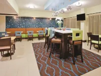 La Quinta Inn & Suites by Wyndham LaGrange / I-85 - breakfast