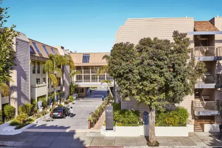 Riu Plaza Fisherman's Wharf Отели рядом с достопримечательностью «Форт-Пойнт»