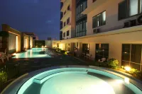 Astoria Plaza - Rooftop Pools