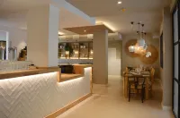 You & CO. Saler Beach Boutique