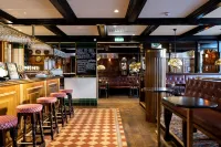 Hotel Bishops Arms Mora - bars