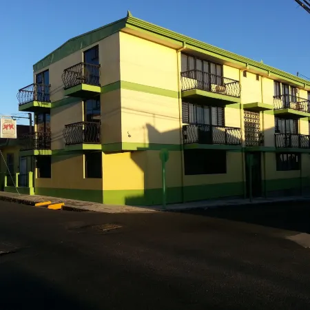 Hotel la Guaria Inn & Suites