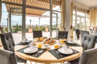 Abacería Hotels in Layos