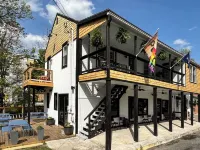 The Downtown Flat at Creekside Hotele w: Berkeley Springs