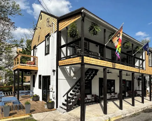 The Downtown Flat at Creekside Hotels in Berkeley Springs