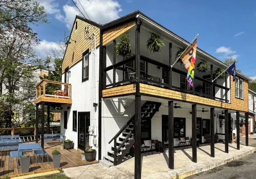 The Downtown Flat at Creekside