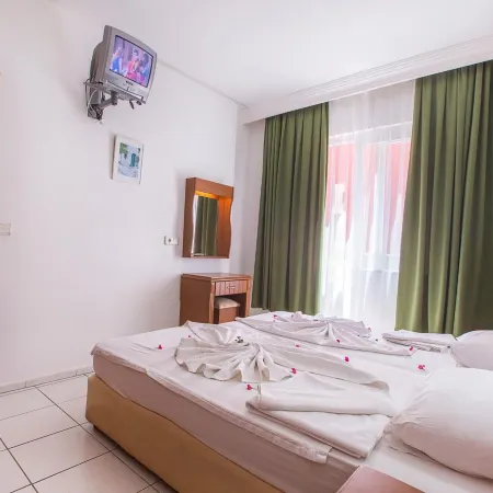Bayram Apart Hotel Отели рядом с достопримечательностью «Cleopatra Beach»