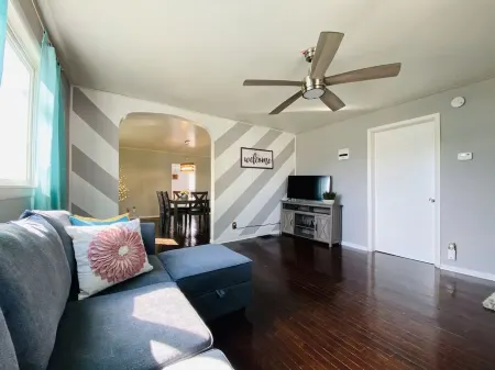 Centric Coldwater Home/ 5 min I-69 Отели в г. Branch County