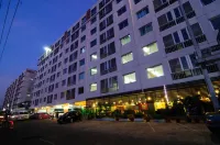 Centric Place Hotel Hotels near Makkasan Station