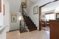 Charming Guesthouse - Sónias Houses - parking