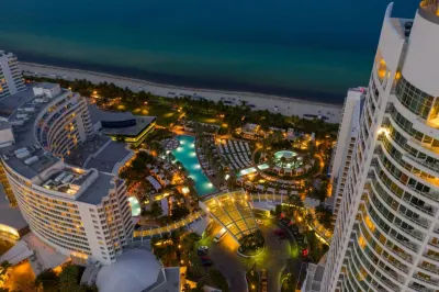 FontaineBleau, Balcony w Ocean Plus Bay and City View