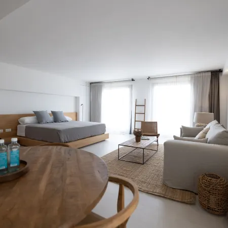 Cala Lanuza Suites