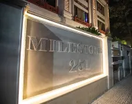 ไมล์สโตน 251 โรงแรมใน