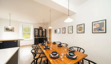 Kirkton Family Farmhouse with Hot Tub, Alford, Aberdeenshire