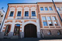 City Boutique Hotel Reghin Hoteles cerca de Xedex Trade