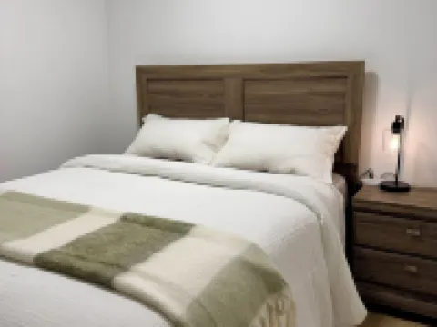 Levida Living - Cozy 2 Bedroom Suite at the Heart of Langley Hotels in Langley Township