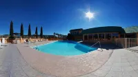Quality Inn & Suites Airport - Pools