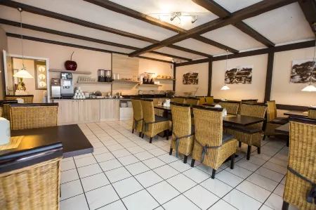 Hotel Traumblick Отели в г. Кохем