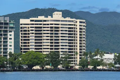 Cairns Aquarius Hotels near Fig Tree Play Ground