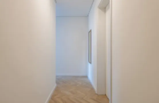 360 納索斯烏尼達斯