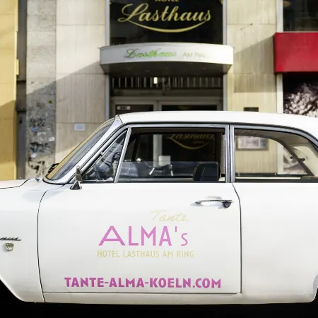 Hotel Lasthaus am Ring- Cologne City