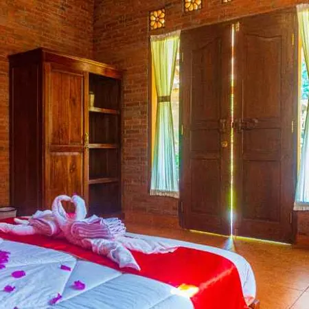Makcik Heritage Villa & Cafe Hotels in Pakem