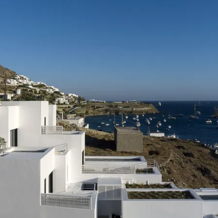 Cubic Mykonos Seafront Design Suites Отели рядом с достопримечательностью «Пляж Орнос»