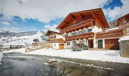 Delfi Ski & Bike Apartments
