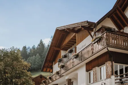 Hotel Berghaus Rosengarten Отели в г. Welschnofen