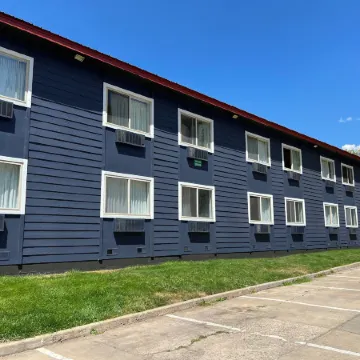 The Junction Hotel and Hostel