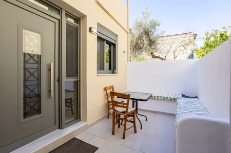 Azure Seaside Retreat in the Heart of Petalidi Отели рядом с достопримечательностью «Rimon Reza»