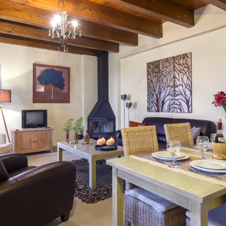 Apirathes Residence
