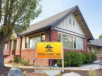 Peach Street Inn by WanderLodges Hotel dekat Ronkonkoma Station