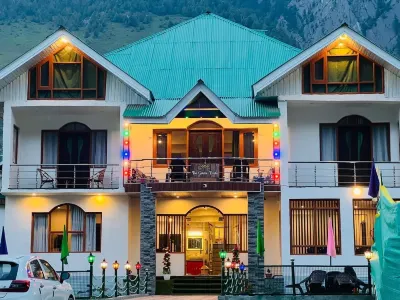 Hotel Golden Peak Sonamarg Hotels near Golden Meadows Camping Resort