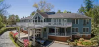 Highland Lake Inn & Resort - Flat Rock Hotels in Flat Rock