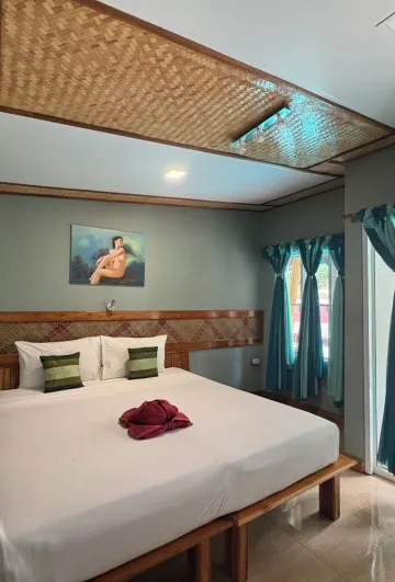 ห้องสุพีเรียร์เตียงใหญ่หรือเตียงแฝดพร้อมระเบียง