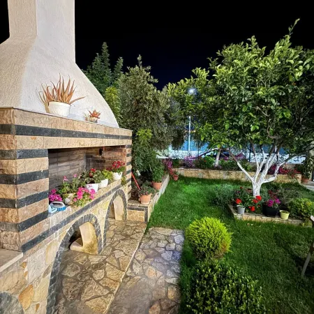 Maison Apartments
